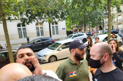 Parisdə bir qrup erməni Azərbaycanın Mədəniyyət Mərkəzinə hücum edib, xəsarət alan var