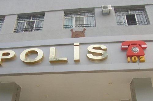 Başını polis bölməsinə çırpan şəxs 200 manat cərimə edildi