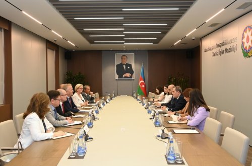 Ceyhun Bayramov AŞ Nümayəndələr Komitəsinin qrup sədri ilə görüşüb