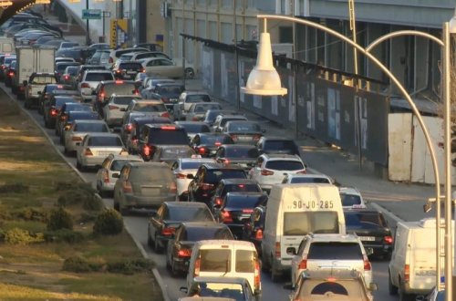 Bakının bir sıra yollarında nəqliyyatın sıxlığı müşahidə edilir - SİYAHI