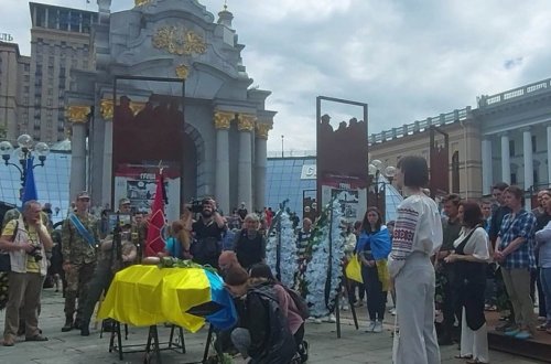 Ukraynalılar həlak olan hərbçi ilə vidalaşıb