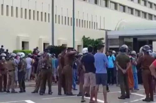 Şri Lankada etirazlar davam edir: 21 NƏFƏR SAXLANILIB