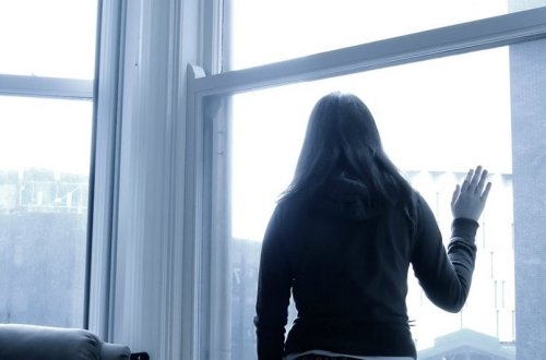 Bakıda körpə binanın 7-ci mərtəbəsindən yıxılıb, ana özünü övladının ardınca atıb