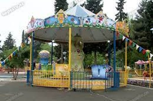 Gəncədə parkda karusel qırıldı: Uşaq xəsarət aldı