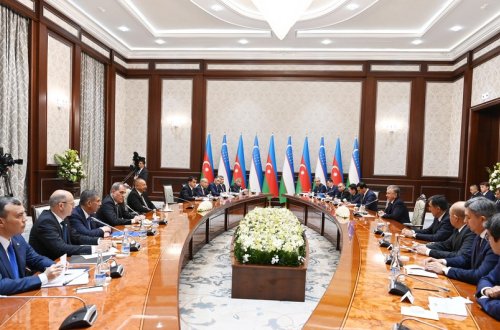 Azərbaycan və Özbəkistan prezidentlərinin geniş tərkibdə görüşü olub