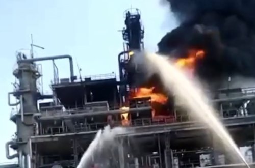Rusiyada neft emalı zavodu yanır - Video