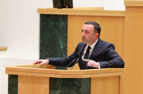 Gürcüstan Baş nazirinin parlamentdə çıxışı səs-küylə qarşılanıb
