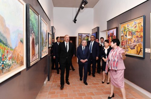 Prezident İlham Əliyev Xivədə “Nurullaboy” saray kompleksi ilə tanış olub - YENİLƏNİB