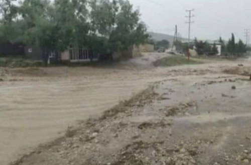 Goranboyda güclü sel kəndi dağıtdı - Video
