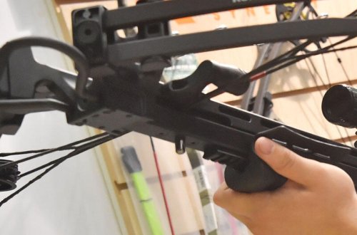 Qısqanc kişi arvadı ilə mehriban davranan dostunu arbaletlə öldürdü