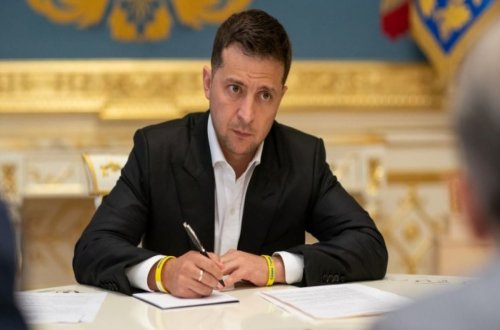 Zelenski beş ölkədəki səfiri vəzifəsindən azad edib