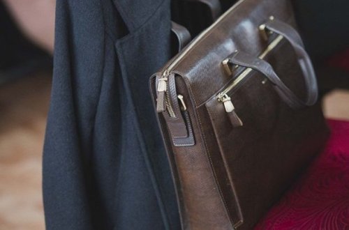 Azərbaycanda vəzifədə olan altı diplomsuz şəxs işdən qovuldu