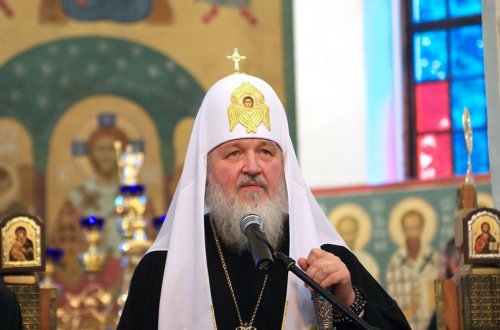 Rusiyanın dini lideri Novorossiysk kilsəsində mərasim zamanı yıxılıb