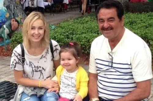 Tatlısəs qızını səhnəyə çıxarmaq üçün pul təklif etdi