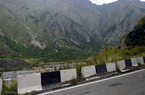 Ermənistanı Rusiya ilə birləşdirən yeganə quru yol bağlanıb
