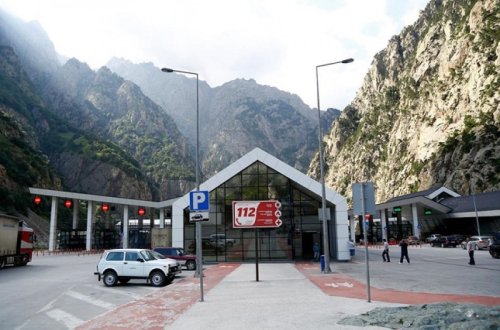 Gürcüstan Rusiyaya gedən yük maşınlarına Azərbaycandan keçməyi təklif edib