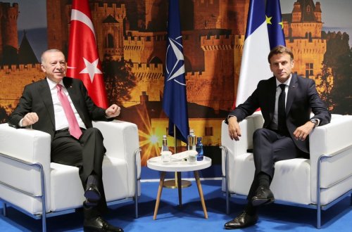 Ərdoğan Makronla görüşüb