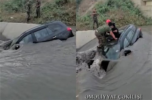 Qubada avtomobil kanala düşdü: Sürücü və sərnişinin xilas edilmə anı - VİDEO
