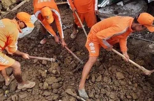 Hindistanda torpaq sürüşməsi fəlakətə səbəb olub: 7 ÖLÜ 