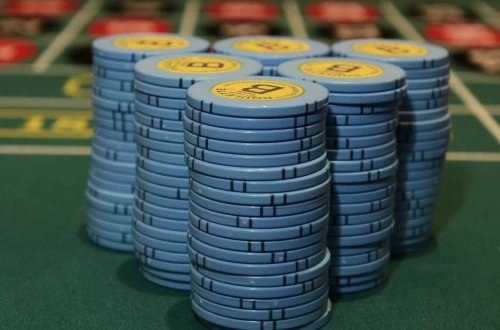 Qırğızıstanda əcnəbilərə xidmət edəcək kazinolara icazə verilib