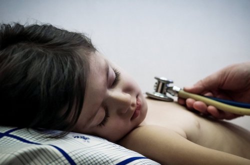 Səhiyyə naziri valideynlərə müraciət edib