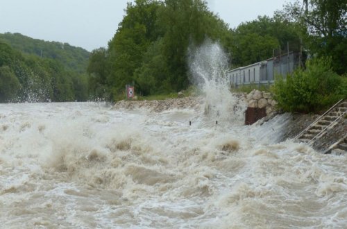 Bəzi kəndlərdən sel keçib, Şahdağa qar yağıb - FAKTİKİ HAVA