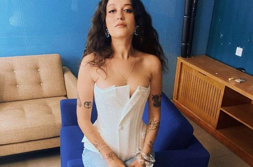 Müğənninin evinə oğru girdi