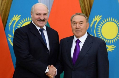 Lukaşenko Nazarbayevlə postsovet məkanındakı vəziyyəti müzakirə edib