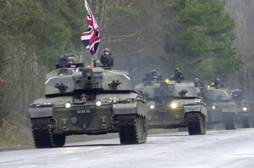 Britaniya Polşaya tanklar yerləşdirir