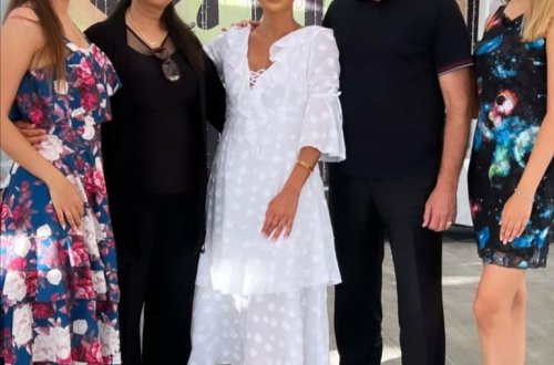 Röya ilk dəfə təzə gəlinlərinin ailəsini göstərdi - FOTO