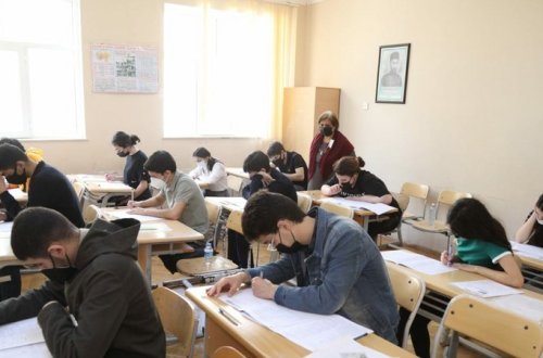 Mobil telefona görə 3 nəfər imtahandan xaric olunub