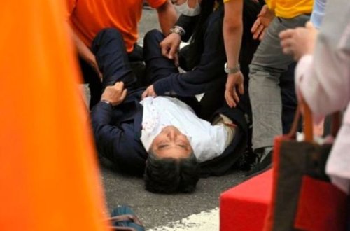 Yaponiyanın keçmiş baş naziri sui-qəsd nəticəsində öldü - YENİLƏNİB + FOTO/VİDEO