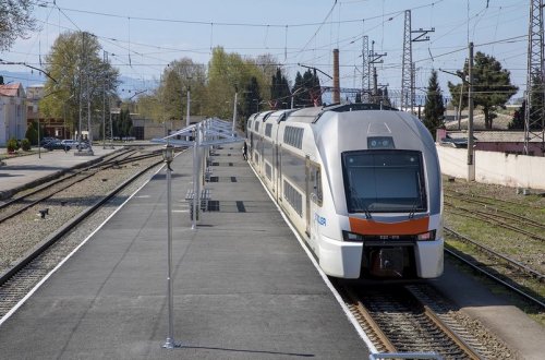 Bakı-Gəncə qatarında gediş haqqı müvəqqəti azaldılıb