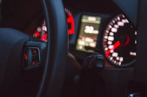 Başqalarının əvəzinə sürücülük imtahanı verən qadına həbs cəzası verilib