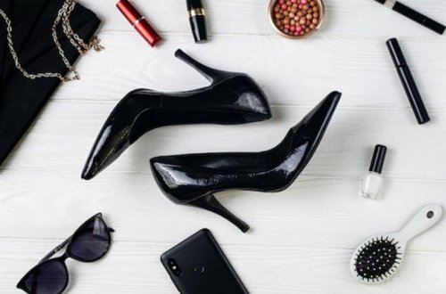 İranda qadınlara XƏBƏRDARLIQ: Dikdaban ayaqqabı və kosmetikaya qadağa