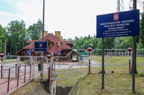 Polşa Belarusla sərhəddə hasarın tikintisinin başa çatma tarixini açıqlayıb