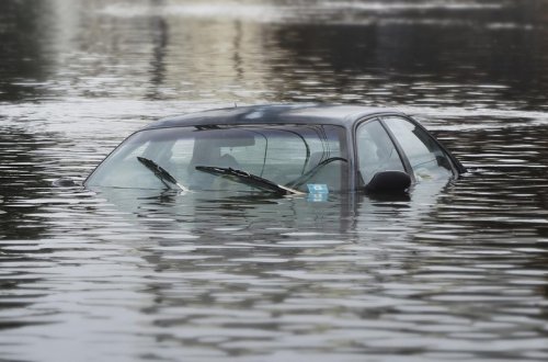 В Индии из-за наводнений эвакуировали около 15 тыс. паломников