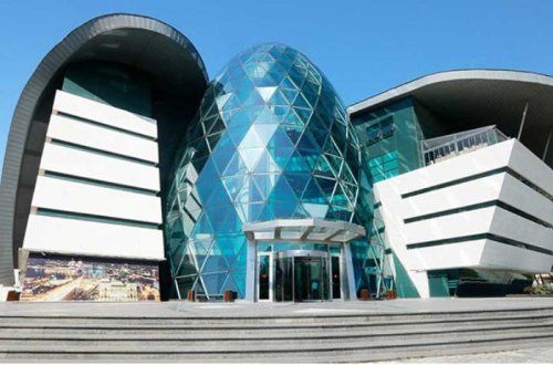 “Park Bulvar”da insident — Müdir işçisini döydü