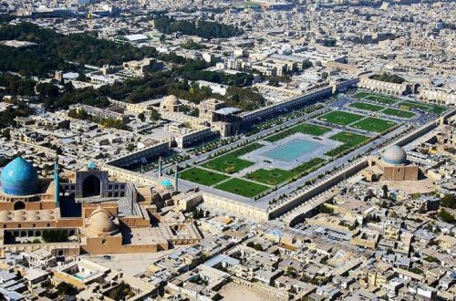 İranda bir ailənin 5 üzvünün asılmış halda meyiti aşkarlanıb