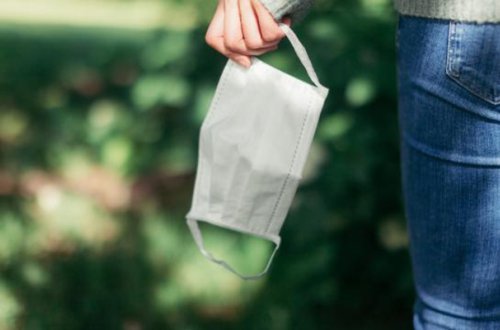 Daha bir ölkə maska rejiminə qayıtdı