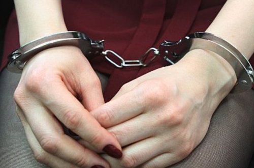 100 min manata yaxın dələduzluq edən qadının istintaqı başa çatıb