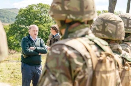 10 min ukraynalı əsgər İngiltərədə təlim keçəcək