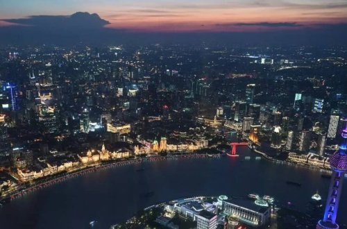 Şanxayda temperatur 40 dərəcəni keçdiyinə görə xəbərdarlıq edilib