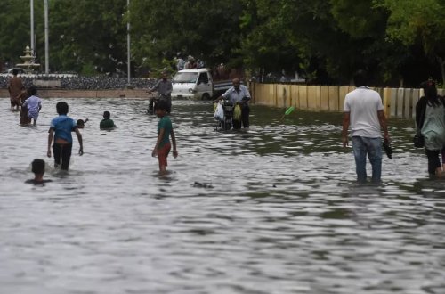 Pakistanda güclü yağışlar nəticəsində onlarla insan ölüb