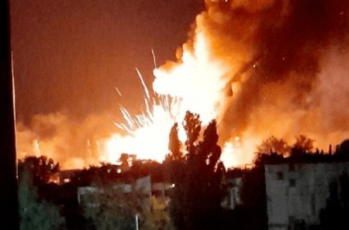 Ukrayna Xersonda silah-sursat anbarını vurdu - Video