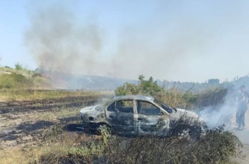Göyçayda yanğın yol qəzasına səbəb olub, avtomobil yanıb - FOTO