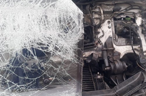 Qazaxda minik avtomobili “TIR”a çırpılıb, ölən var