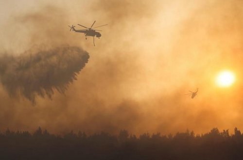 Yunanıstanda yanğınsöndürən helikopter qəzaya uğrayıb