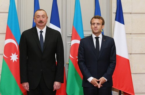 İlham Əliyev Makronu təbrik edib