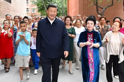 Çin prezidenti Şərqi Türküstana səfər edib